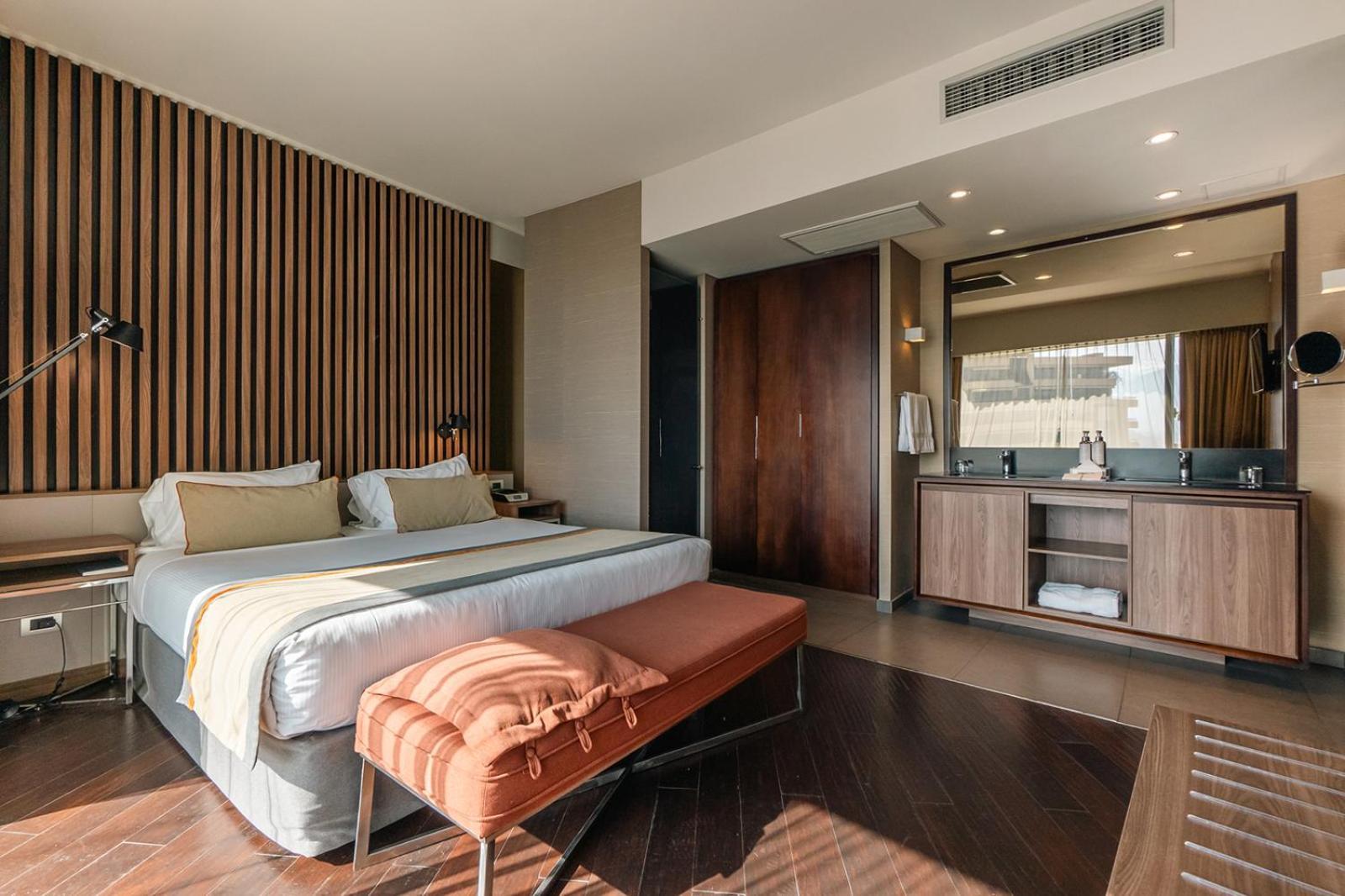 Hotel Doubletree By Hilton Santiago Kennedy, Chile Esterno foto
