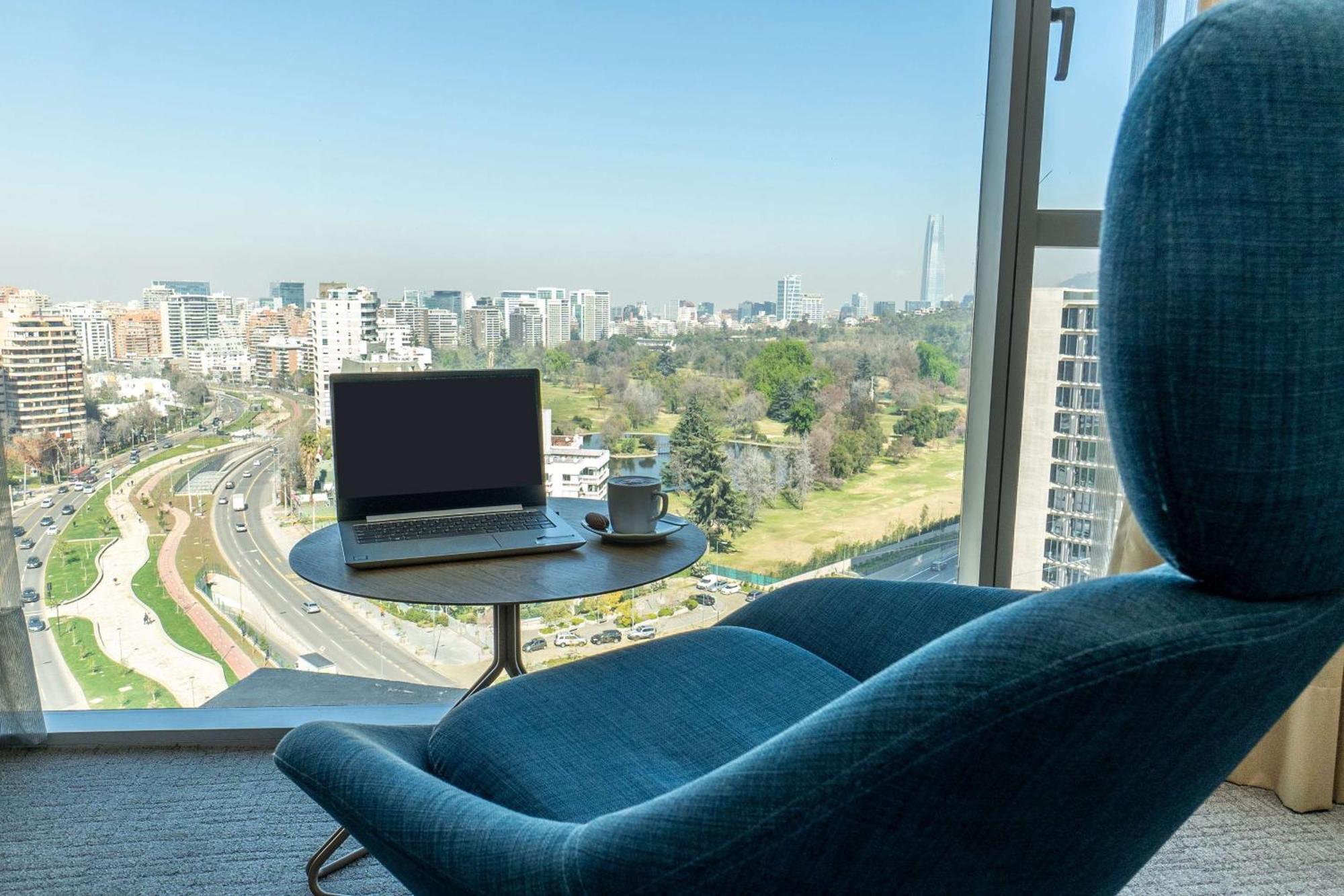 Hotel Doubletree By Hilton Santiago Kennedy, Chile Esterno foto